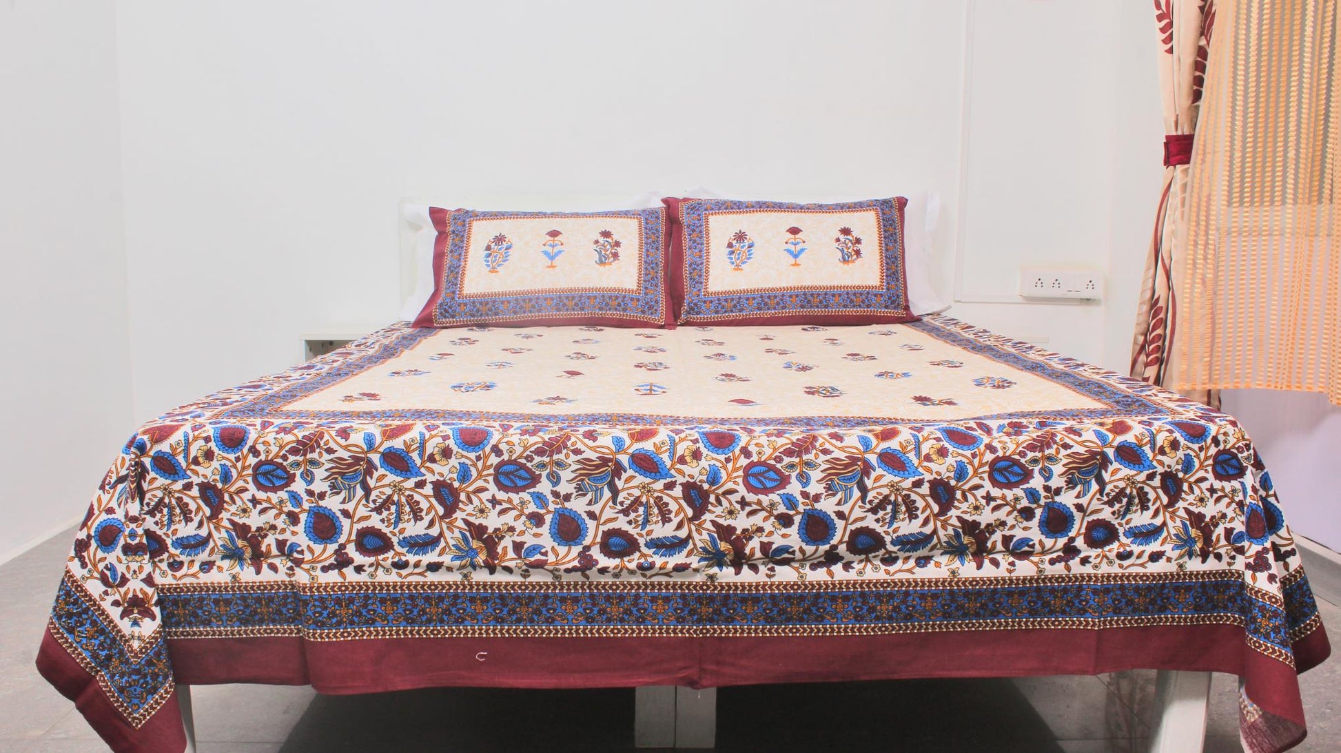  Peach & Maroon Traditional Floral Printed King Size Double Bedsheet 93 X 108 Inches with 2 Pillow Covers