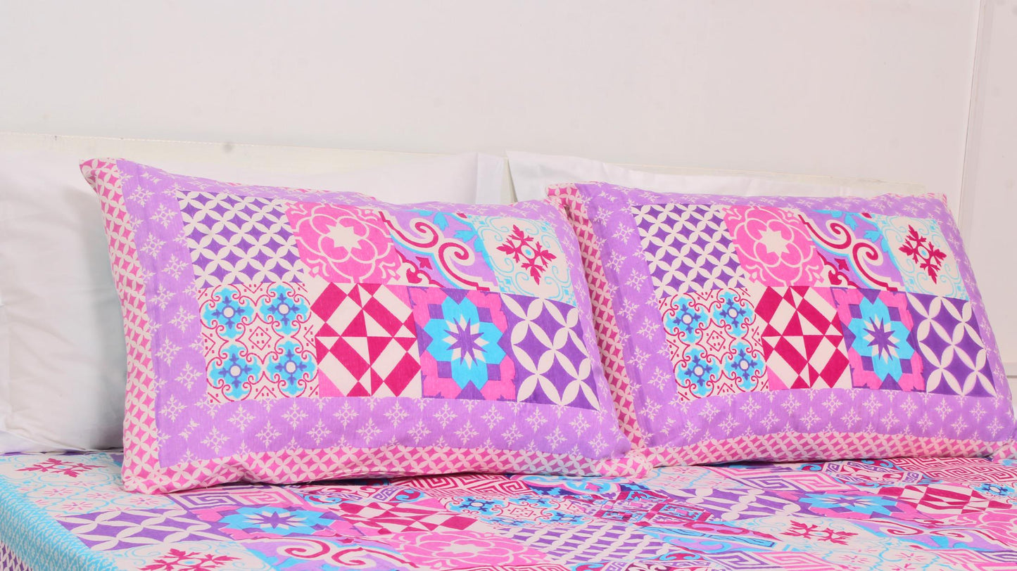 Pink Geometric Borderd Printed King Size Double Bedsheet 93 x 108 Inches with 2 Pillow Covers